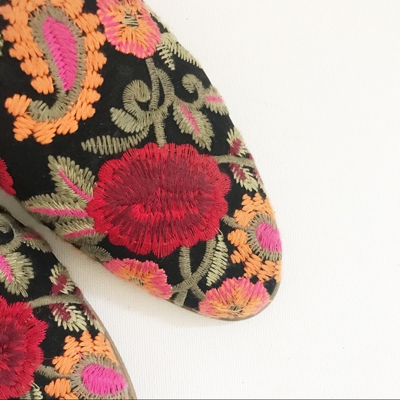 Indigo Rd. Embroidered Floral Mule Black Loafer - Picture 5 of 13